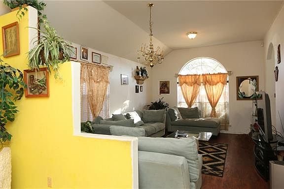3rd image of 8621 Saranac Trl