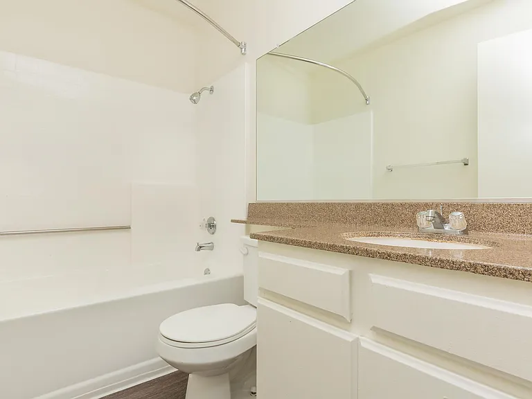 Emerald Court Apartment Homes — Photo 47