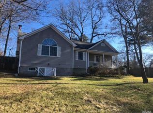 52 Cherry Rd, Rocky Point, NY 11778