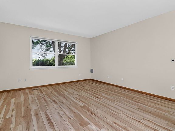5th image of 1490 W Ludington Cir