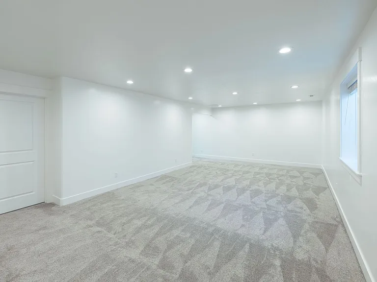 3711 Razor Cir — Photo 26