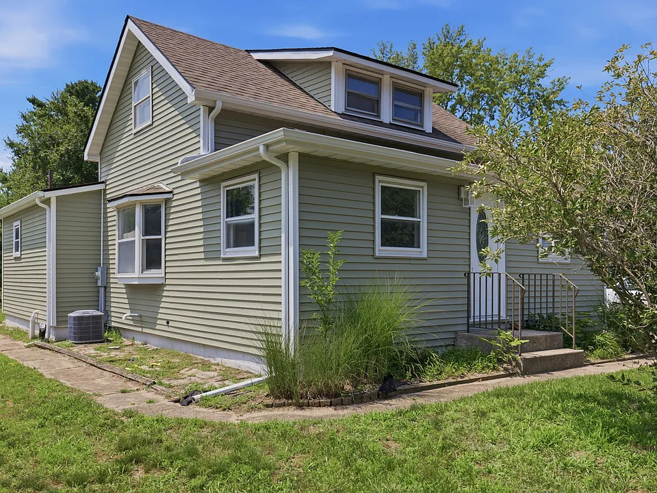 210 S Berrien St