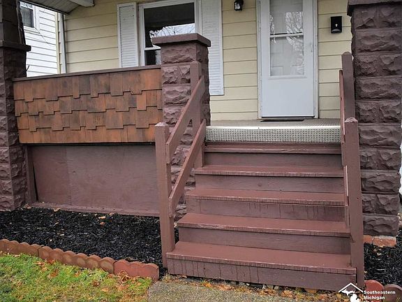 5th image of 427 Riverview Ave