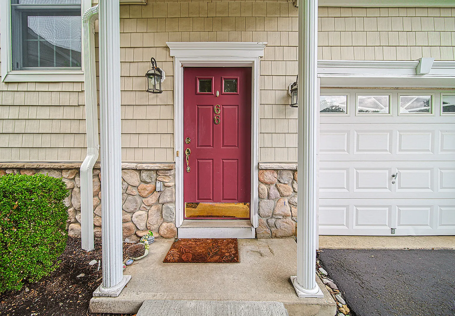 3 bed, 2272 sqft, $5,100 — Photo 1