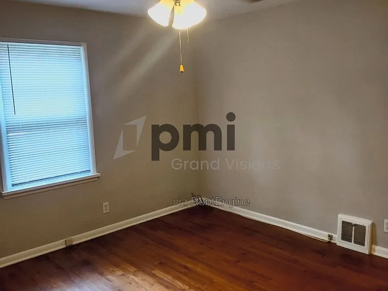 2060 N Water St — Photo 12