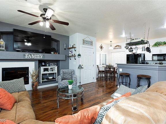 3rd image of 2517 April Breeze Ln