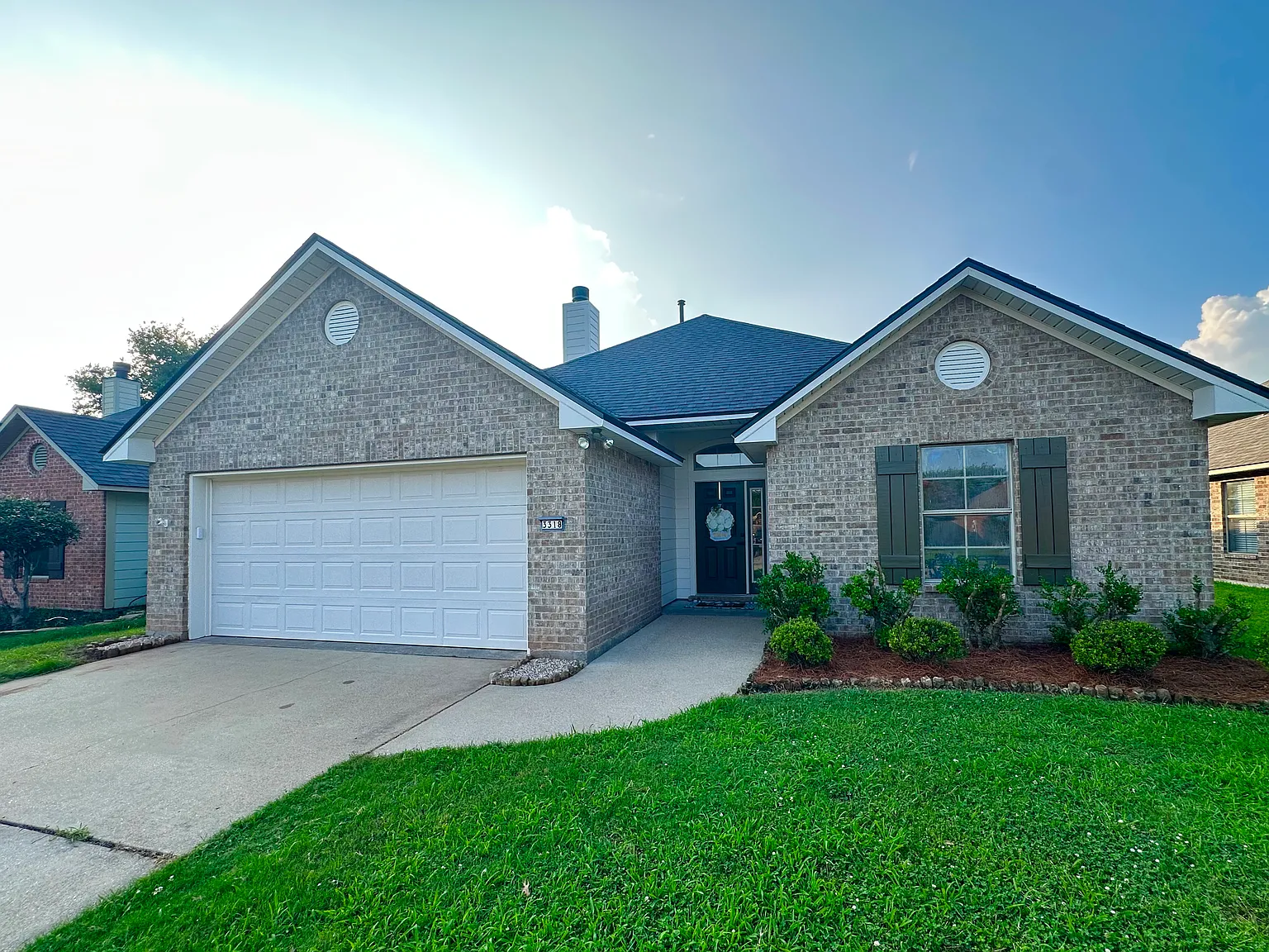 3 bed, 1400 sqft, $2,000 — Photo 1
