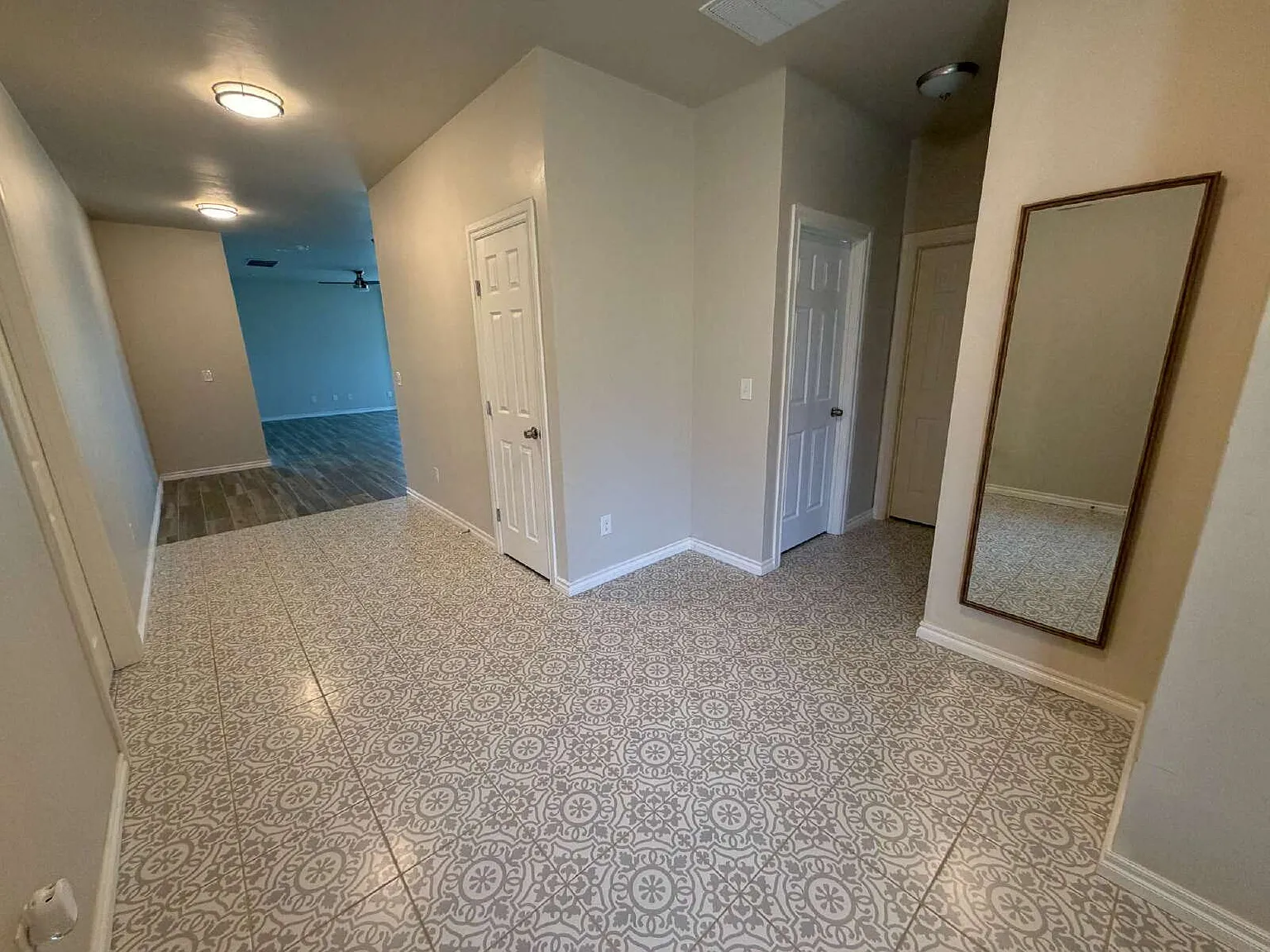 3 bed, 2.0 bath, 1500 sqft, $1,700 — Photo 2