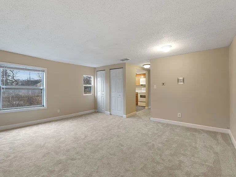 Balsam Avenue Apartments - The Courts — Photo 53