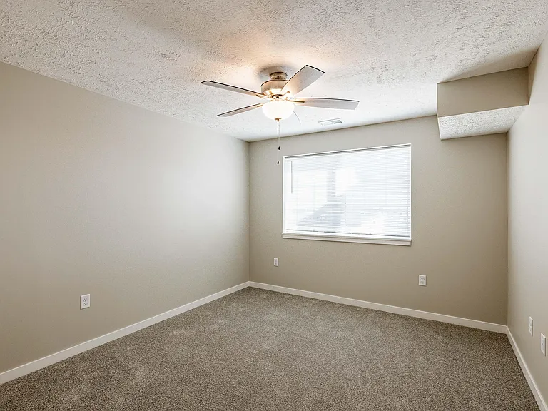Kings Ridge Apartments — Photo 33