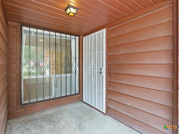 2nd image of 1906 Willowbend Dr
