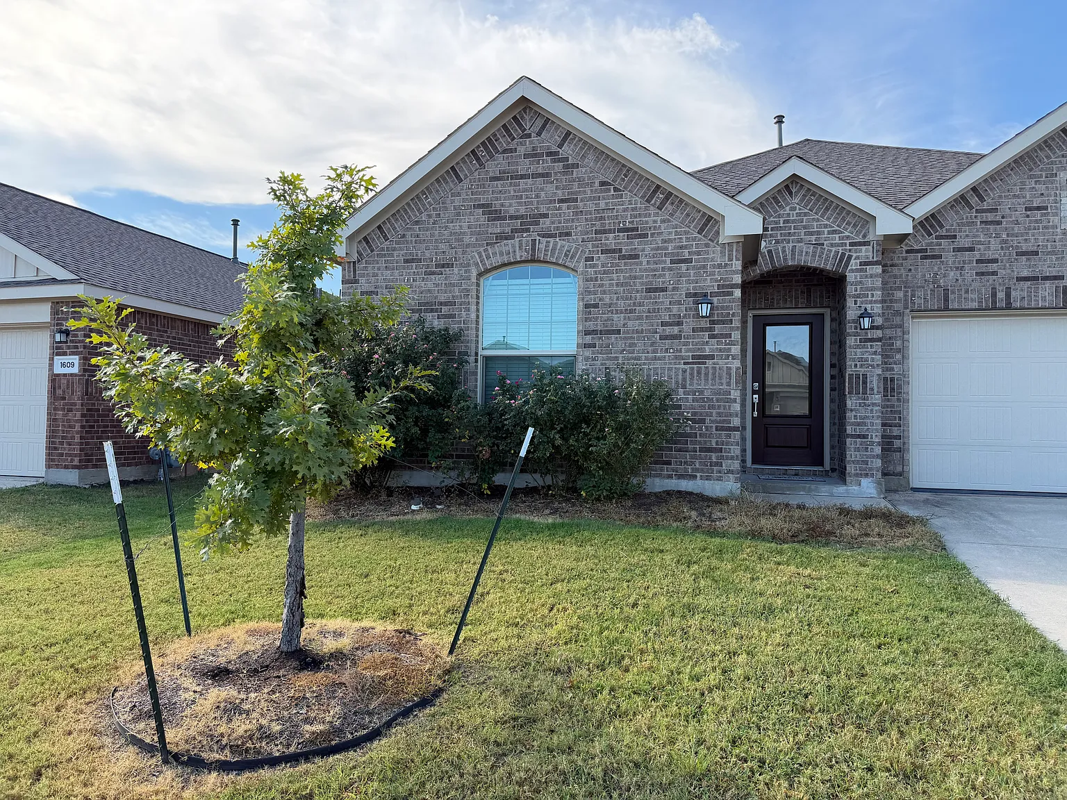 3 bed, 1606 sqft, $1,950 — Photo 1