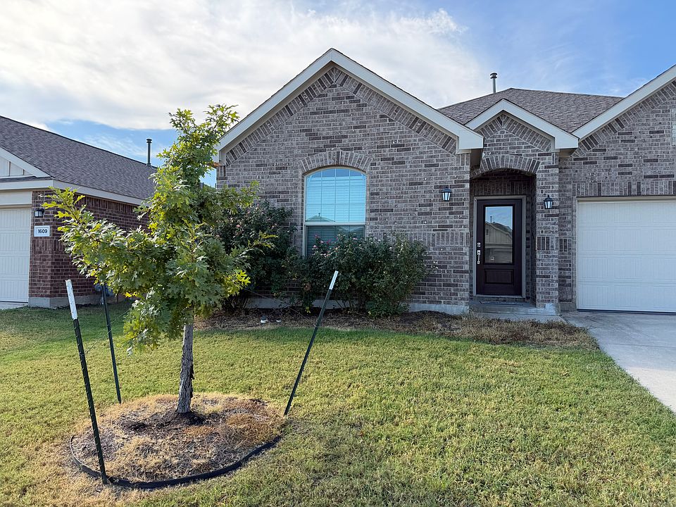 1st image of 1613 Avery Pointe Dr