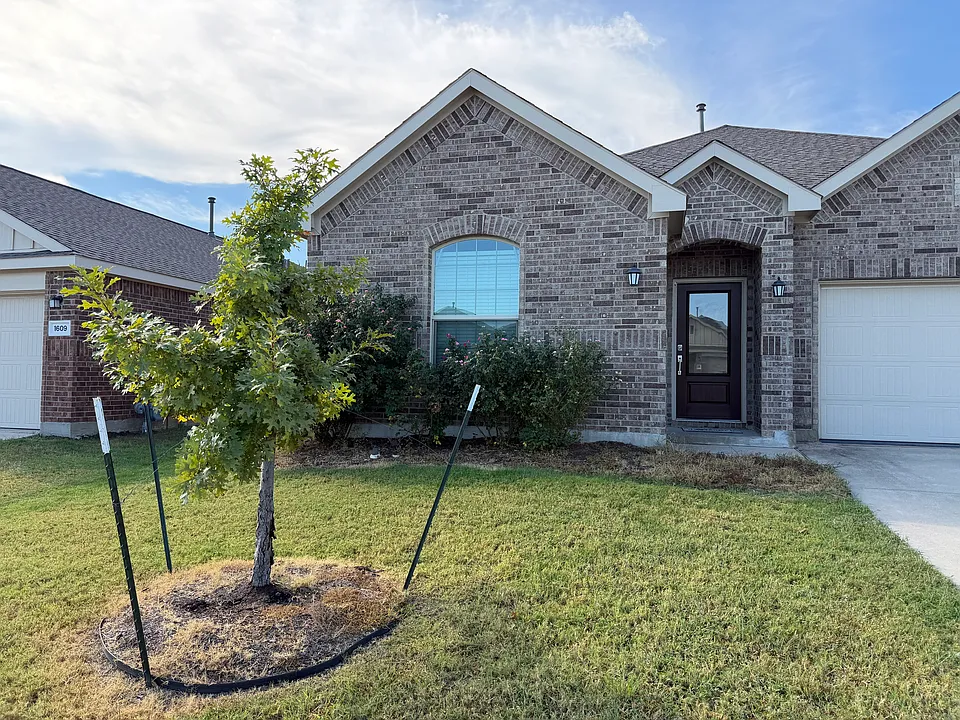 1613 Avery Pointe Dr