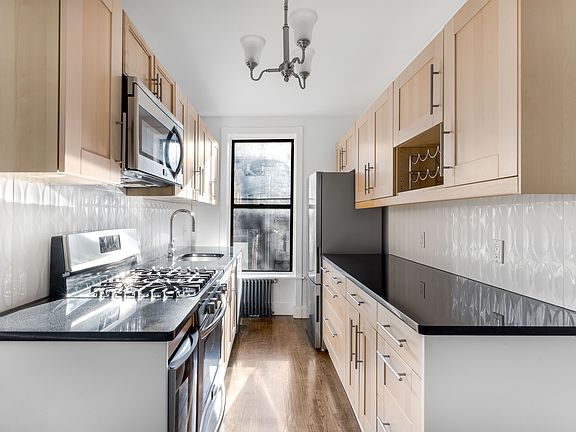2nd image of 524 E 82nd St APT 4