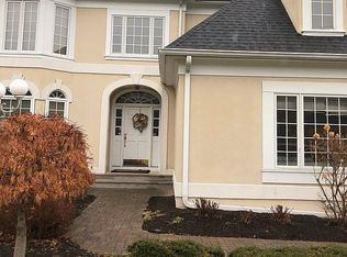 17 Somerfields Dr, Wyoming, PA 18644