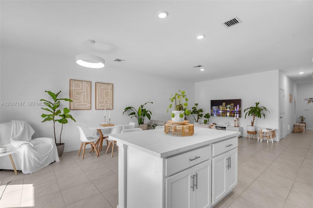 856 NW 3rd Way, photo 6