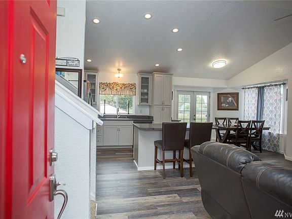 2nd image of 9710 Summerfield Ct SE