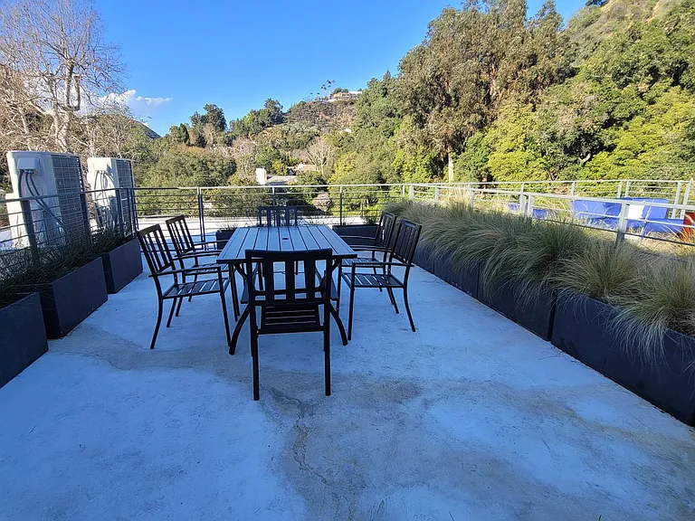 862 Moraga Dr. — Photo 17