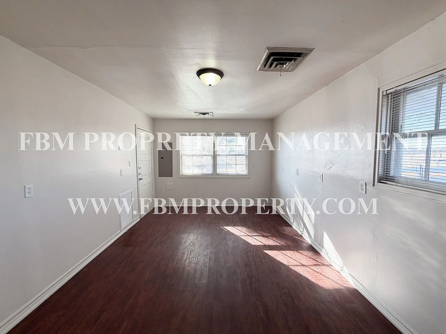 2200 Country Club, Unit B - 1 Bed, 1 Bath Efficiency Unit in Ennis, Texas! — Photo 4