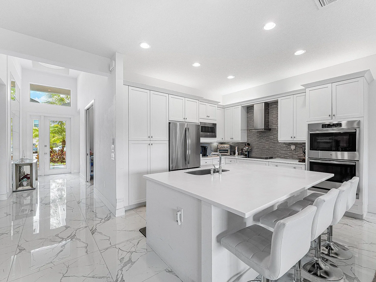 3 bed, 2.5 bath, 1976 sqft, $6,100 — Photo 4