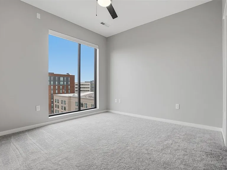 300 S Clinton St — Photo 10