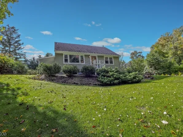 33 Abbott Rd, Towaco, NJ 07082