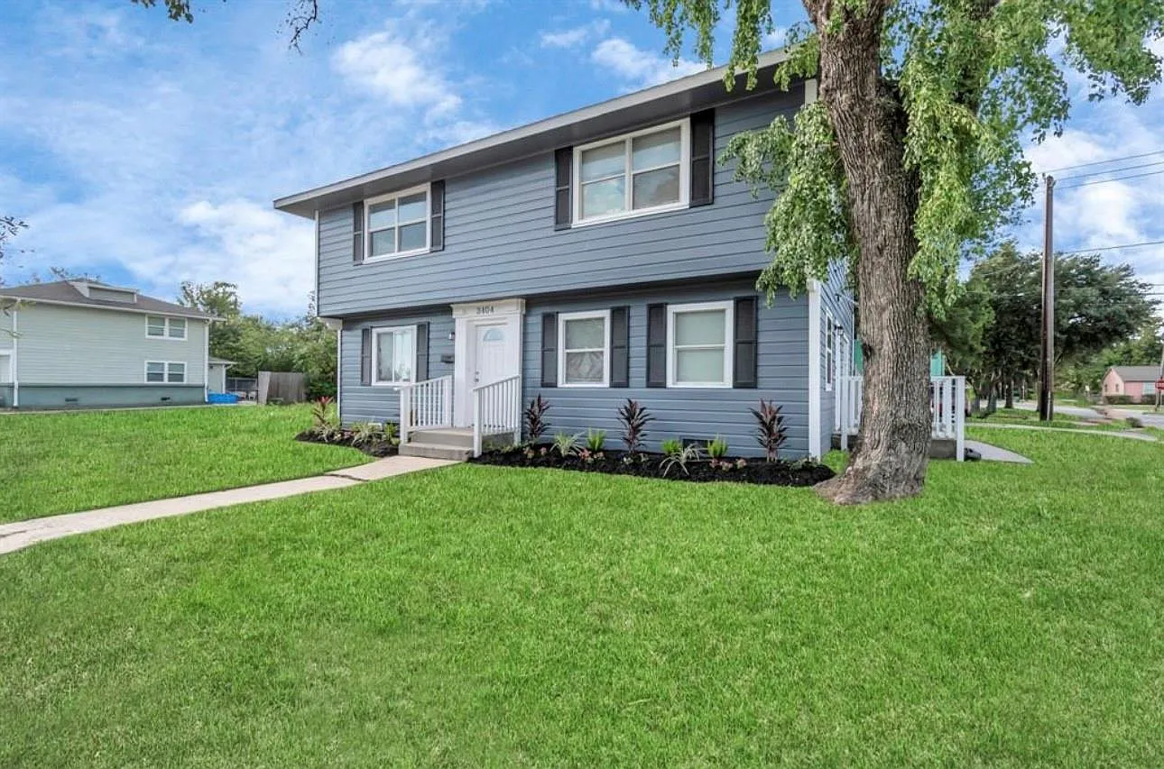 2 bed, 1.5 bath, 2065 sqft, $1,600 — Photo 1