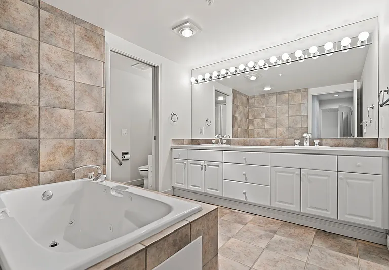 601 W Mercer Pl #401 — Photo 18