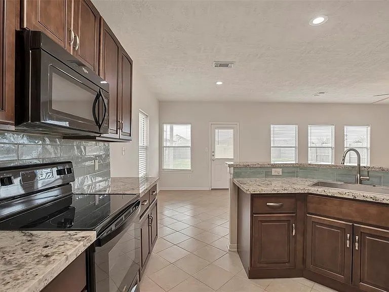 146 Horn Ct — Photo 7