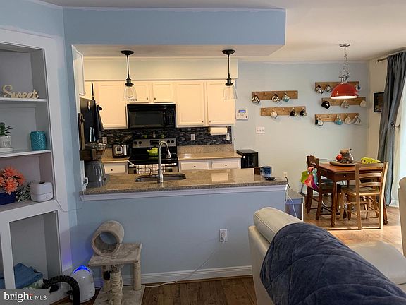 4th image of 143 Lakeside Dr