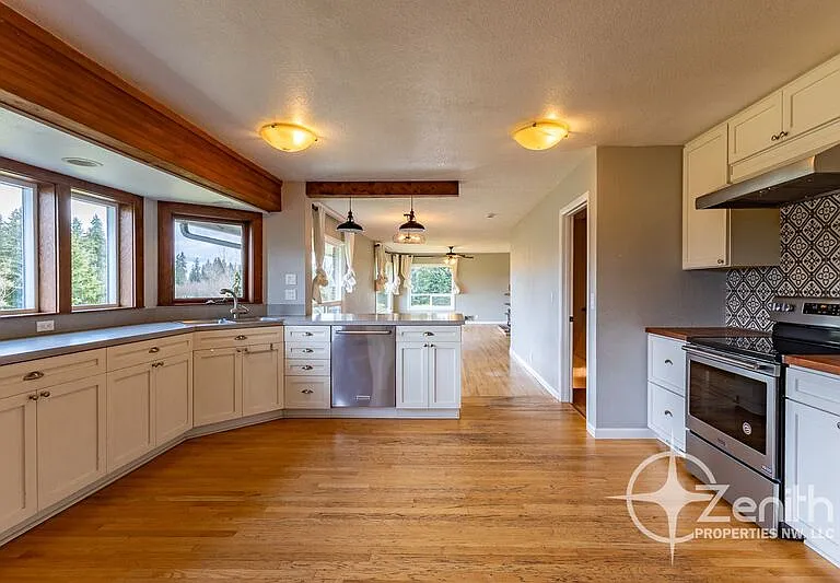4508 NE 174th St — Photo 17