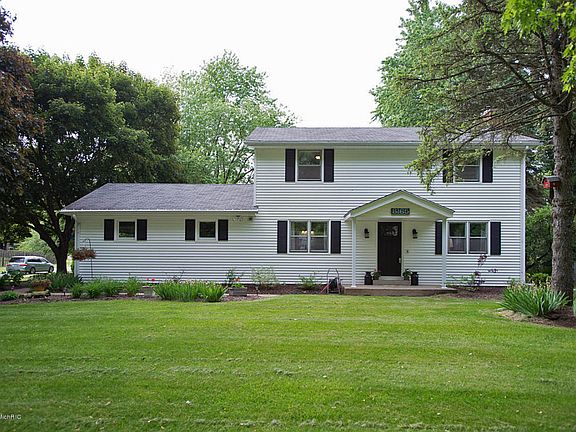 2nd image of 8165 Gull Manor Dr