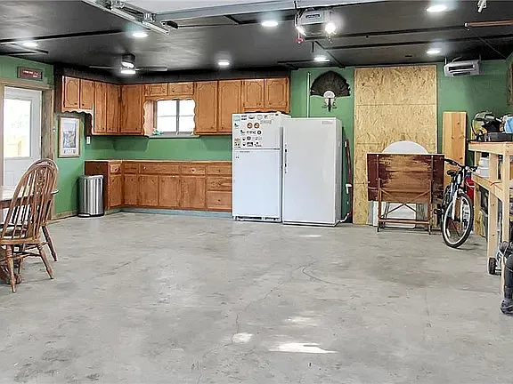 726 W Broadway St — Photo 21