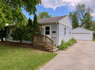 2117 12th Ave N, Grand Forks, ND 58203