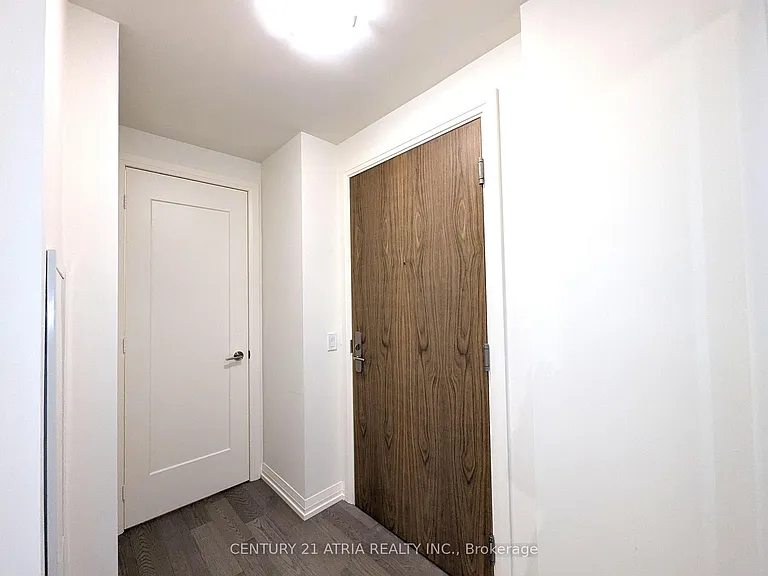 27 Korda Gate #2305 — Photo 2