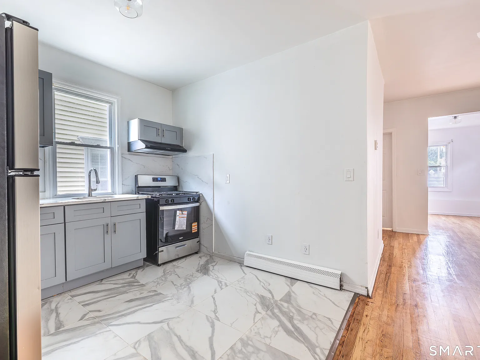 2 bed, 1.0 bath, 738 sqft, $1,750 — Photo 2