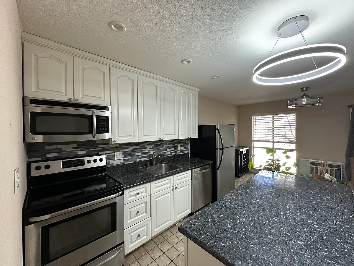 Building Photo - 1036 Oak Grove Rd #8