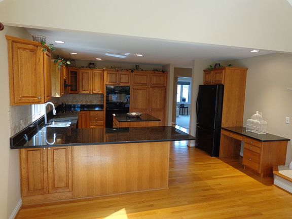 3rd image of 2165 Hillsdale Ct