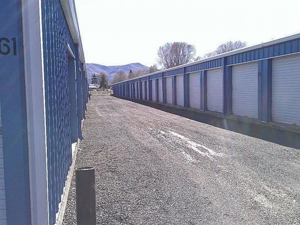 2nd image of 109 SE E St