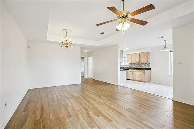 3 bed, 2.0 bath, 1921 sqft, $2,300 — Photo 4