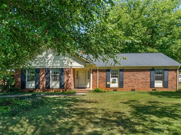 233 Maxwell Dr, Lexington, NC 27295