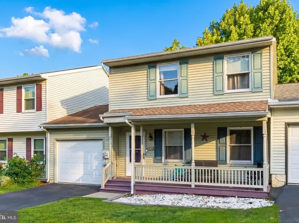 33 Sunrise Ter, Millersville, PA 17551