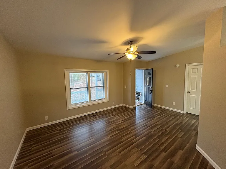190 Green Acres — Photo 3