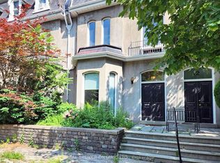 11 Clarence Sq #201, Toronto, ON M5V 1H1