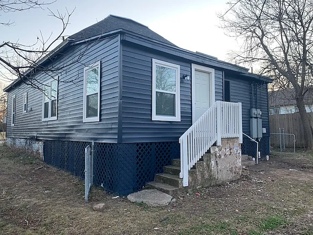 823 W Day St — Photo 16