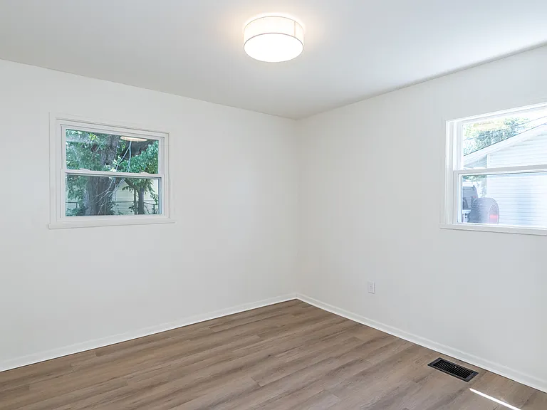 77 Ridgebury Dr — Photo 33