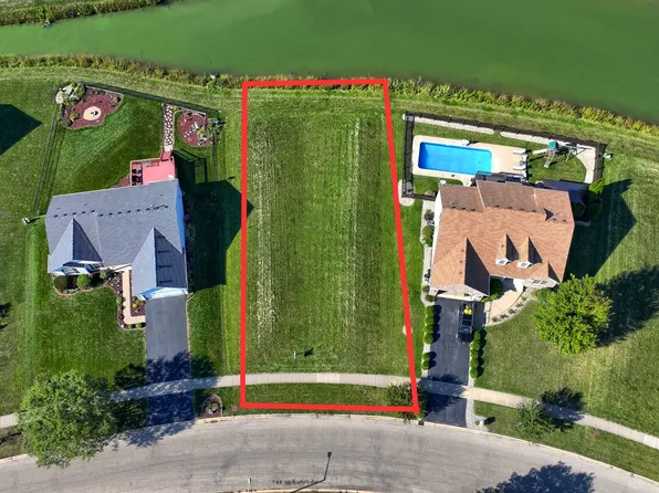 1307 Briarwood Ln, Sandwich, IL 60548