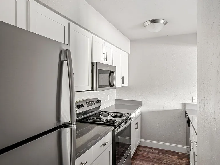 Avondale Parc @ Bellmar — Photo 6
