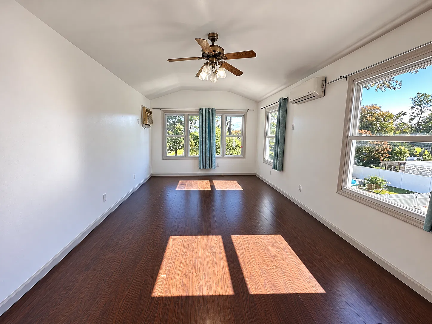 2 bed, 900 sqft, $2,300 — Photo 3